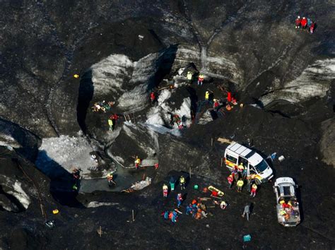 Police in Iceland call off search at ice cave collapse that killed 1 .